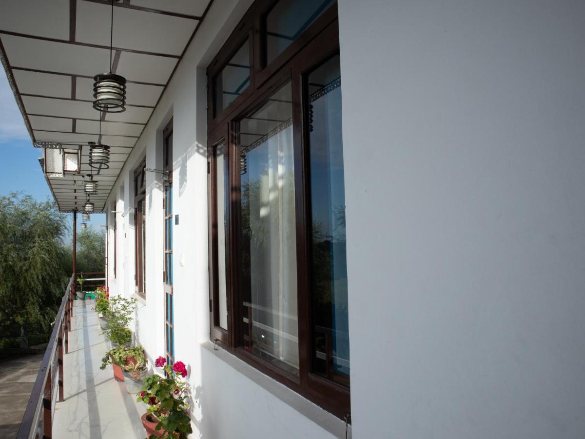 Bir High Hotel Bagian luar foto